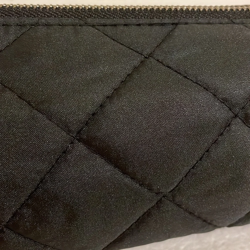 New✨Quilted Black Bag with Chanel Logo - Picture 4 of 7